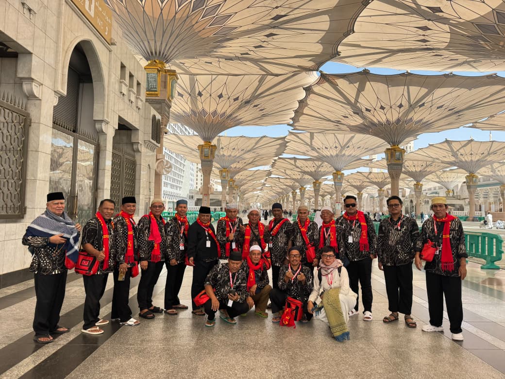 JAMAAH DI MASJID NABAWI