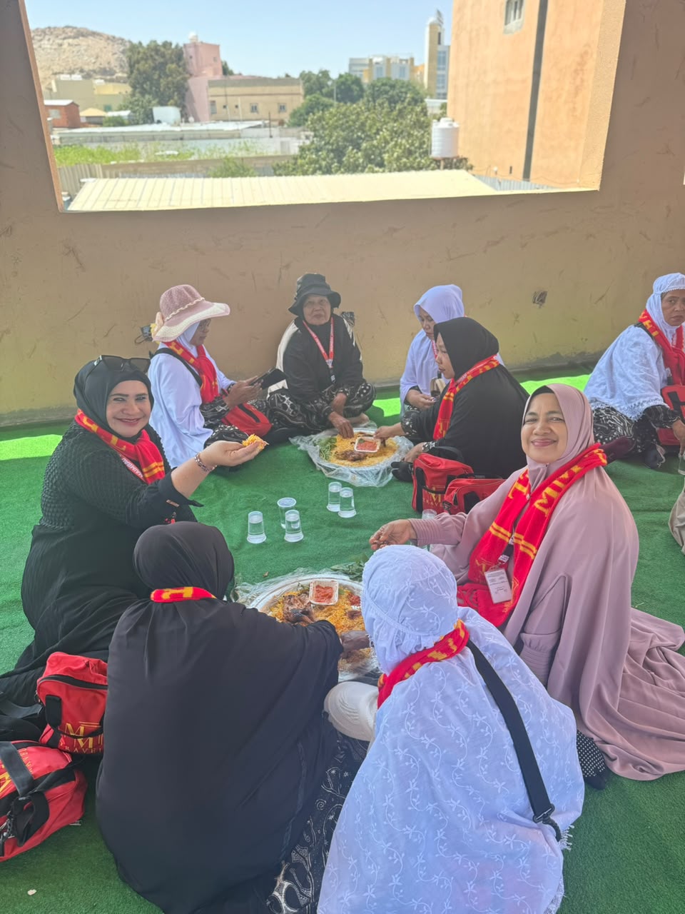 Jamaah makan mandhi